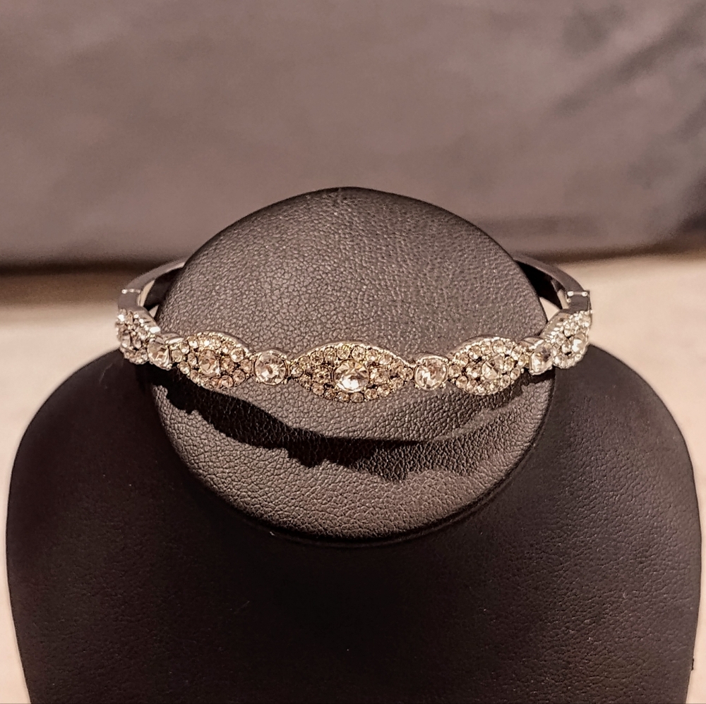 GIVENCHY SILVER FILIGREE PATTERNS WITH CUBIC ZIRCONIA BANGLE STYLE BRACELET